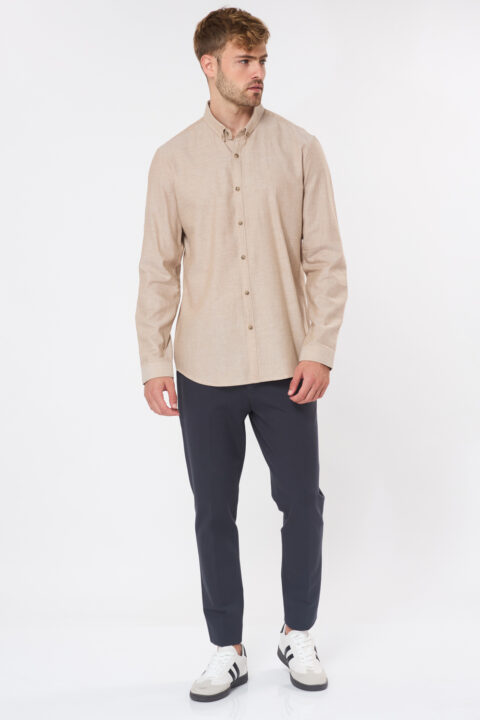 ⁦חולצה מכופתרת twill flanel - בז' מלנש⁩ – תמונה ⁦4⁩