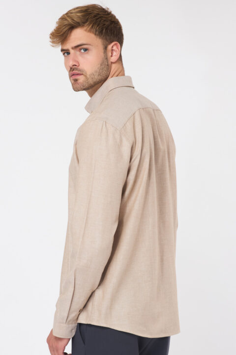 ⁦חולצה מכופתרת twill flanel - בז' מלנש⁩ – תמונה ⁦2⁩
